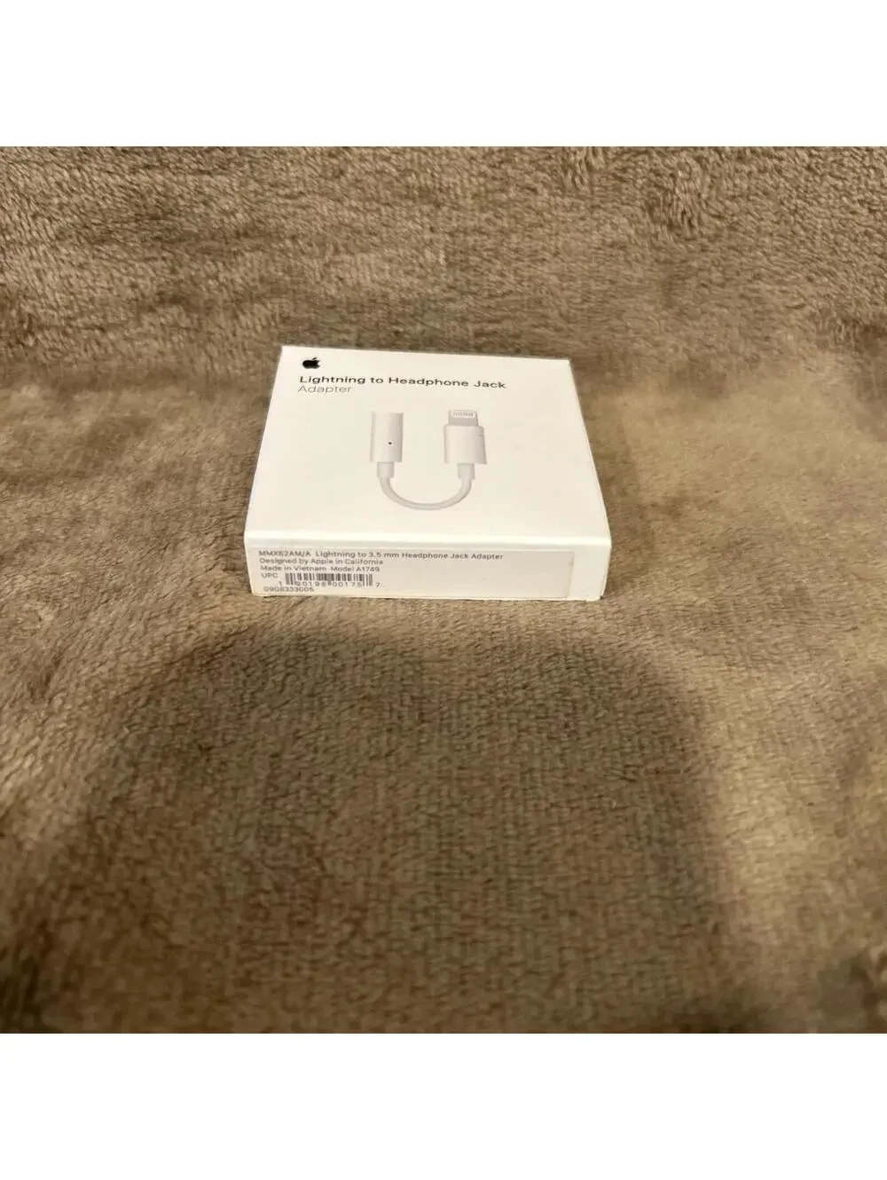 Apple MMX62AM/A 3.5mm Audio Adapter